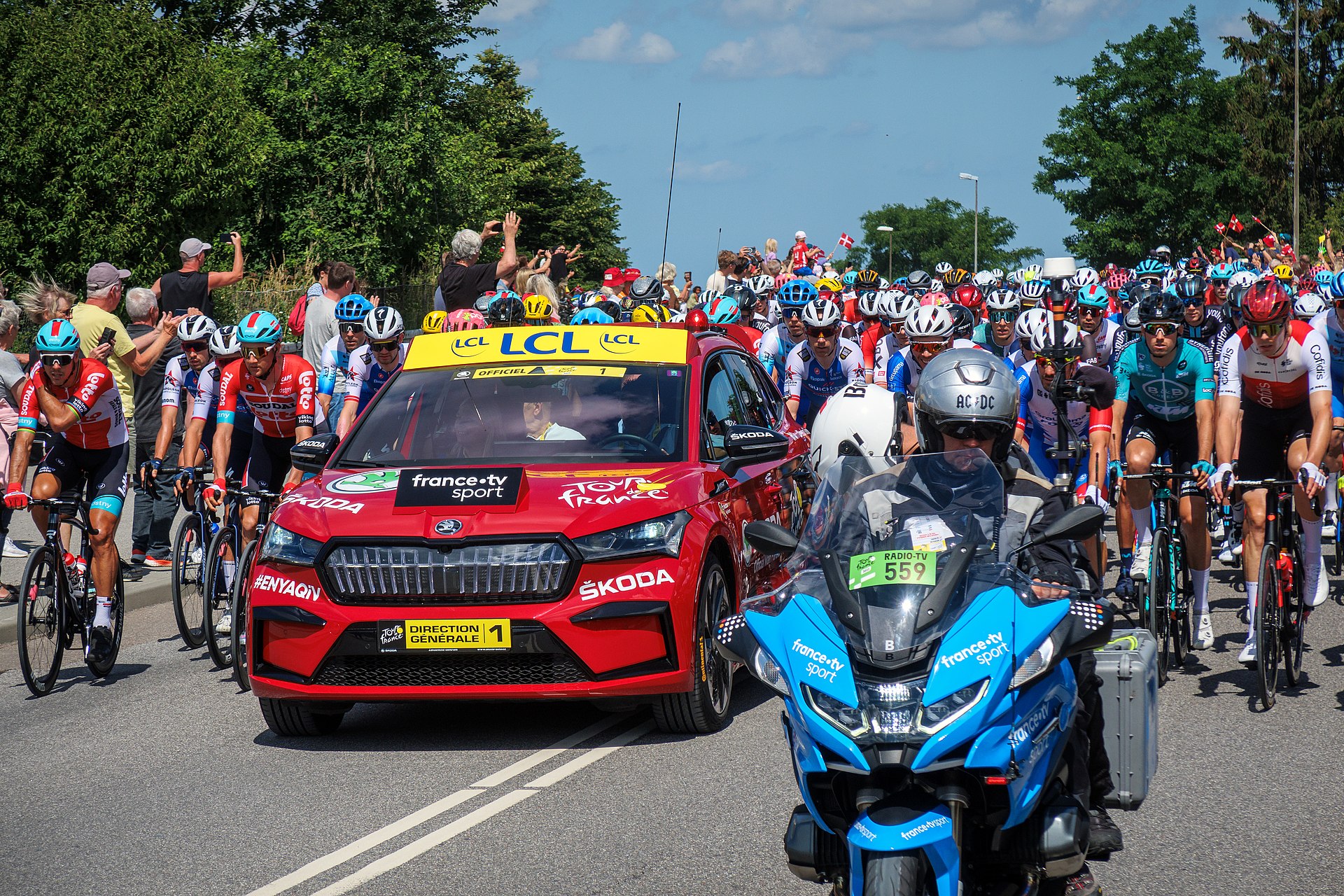 À Roanne, le Tour de France roule sur l’Éducation nationale.